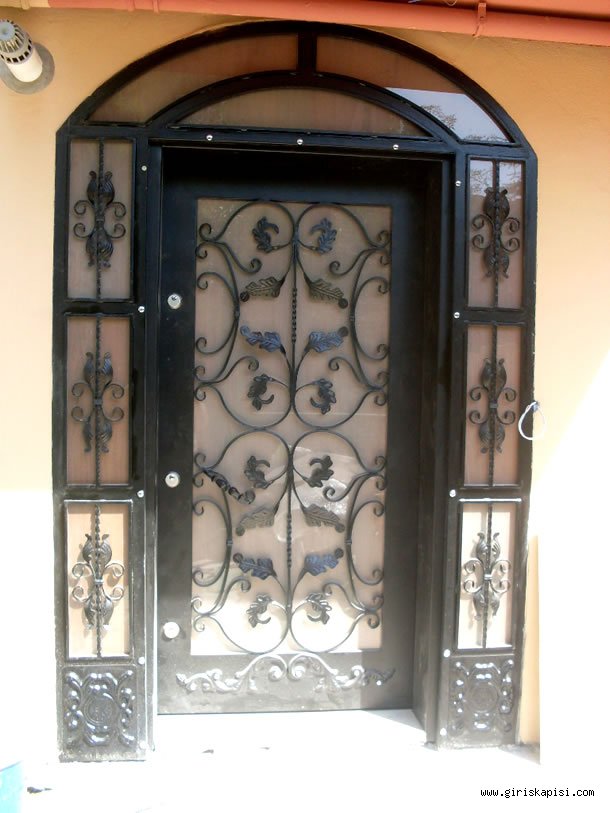 Ferforje Görünümlü Çelik Kapı